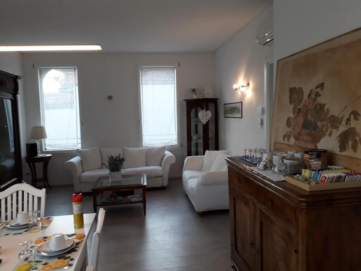Alojamento de Acomodação e Pequeno-almoço Dafne B&B Treviso